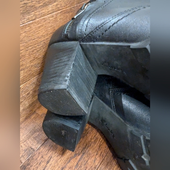 Clarks Mission Halle Distressed Leather Black Heel Ankle Boot Women Size… - Picture 16 of 16